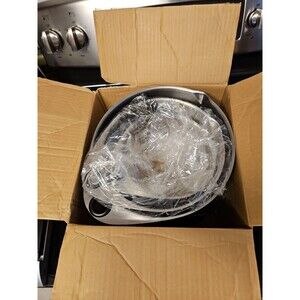 New In Box Pampered Chef Set of 3 Stainless Steel Mixing Bowls & Lids #1735